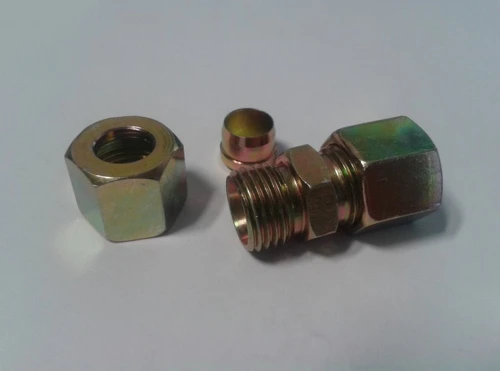 spojka rovná pr.12mm-/skrutkovací/