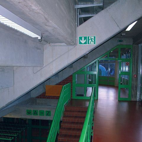 Tabuľka - Úniková cesta schody dole napravo 30 x 15 cm