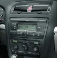 Redukcia pre 9" autorádio Škoda Octavia II,Yeti 05/2009- (3)