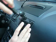 Držiak monitora do ventilačnej mriežky (2)