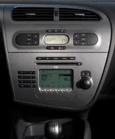 ISO redukcia pre Seat Leon 05/2005-2009 tmavo šedý (2)