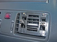 Držiak monitora do ventilačnej mriežky (3)